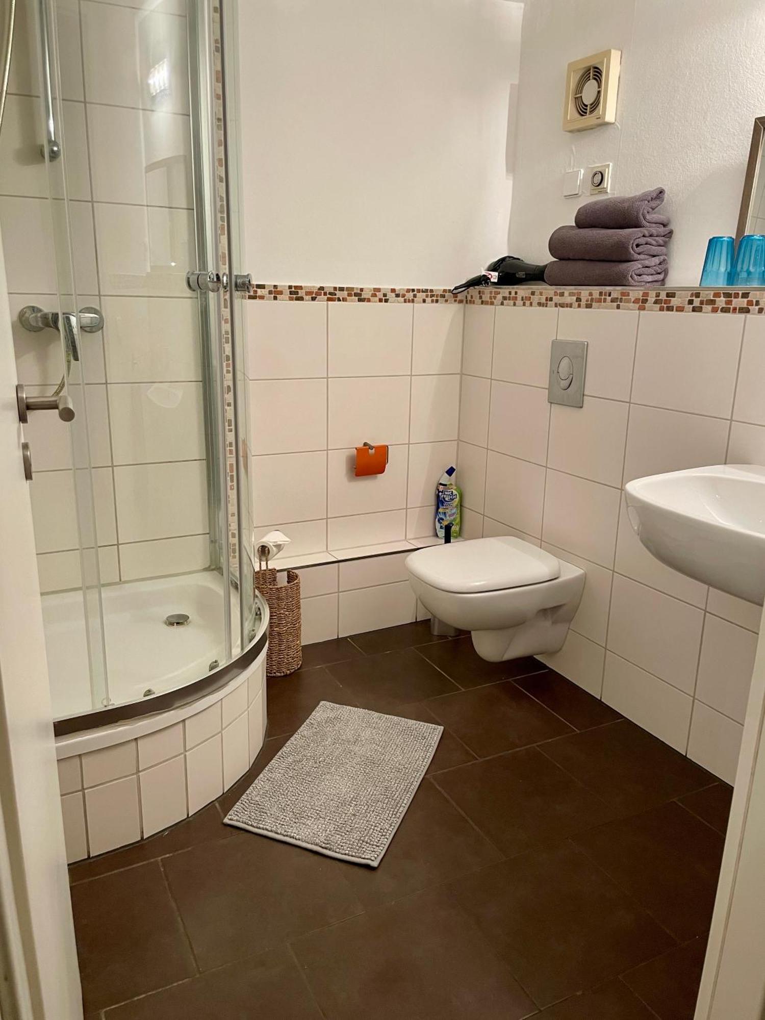 Gaestehaus Vigliarolo Gewerblich Jedes Zimmer Eigenes Bad Gemeinschaftskueche Elmshorn Dış mekan fotoğraf